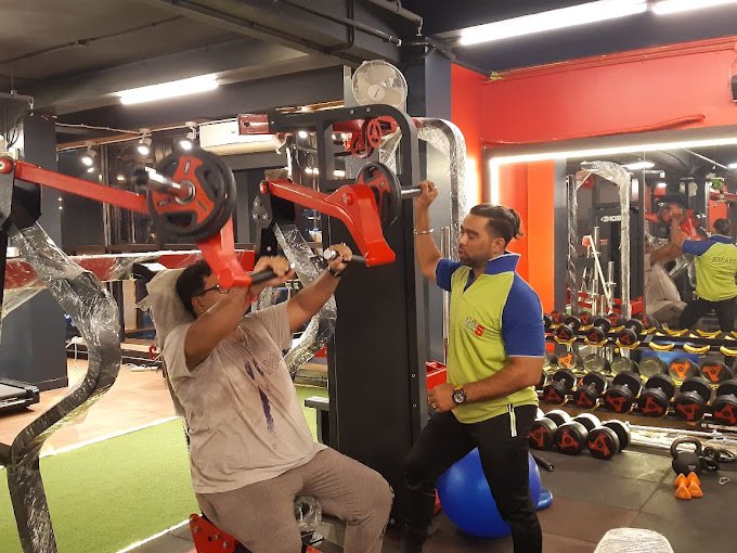 GYMS FITNESS STUDIO2